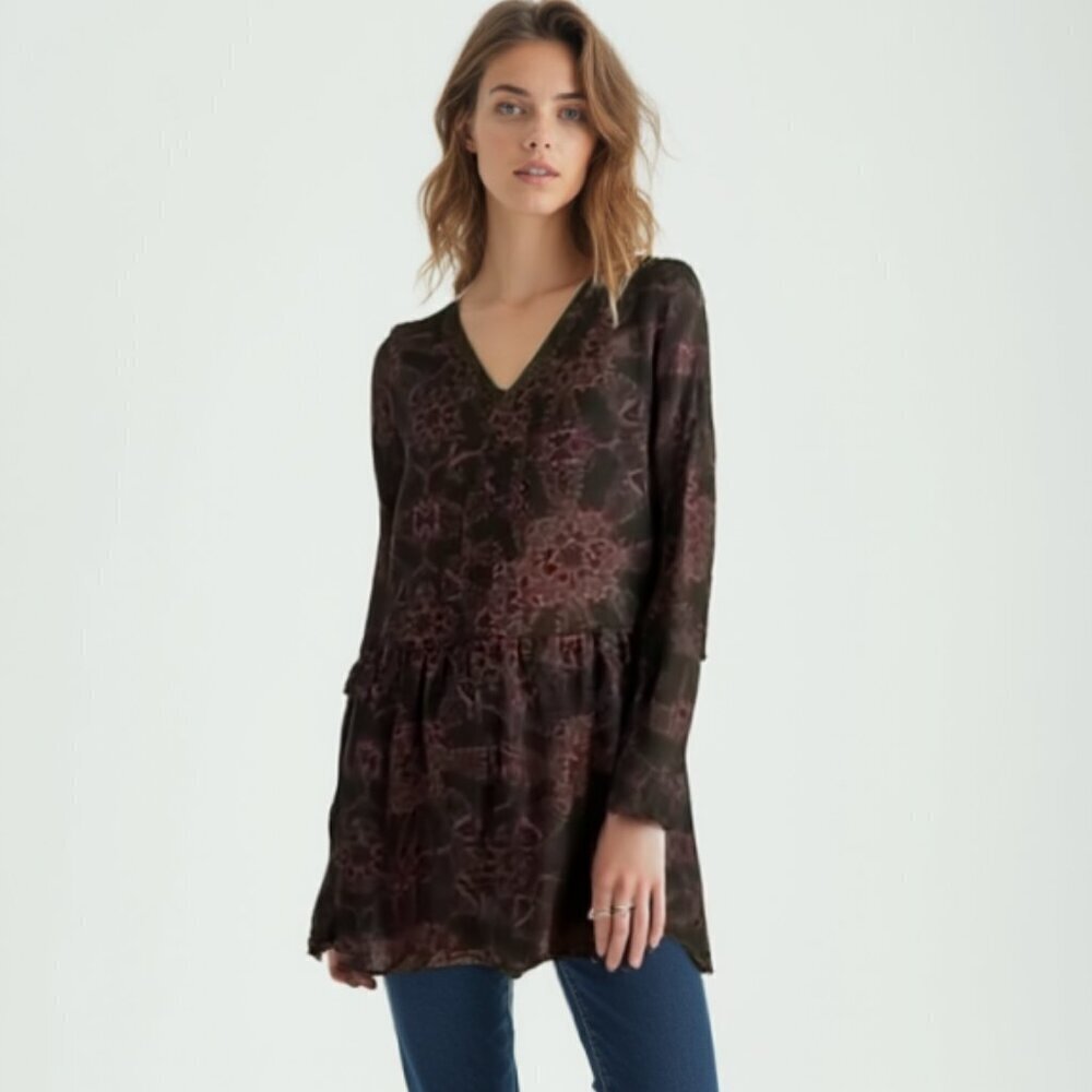 Reitmans Boho Babydoll Tunic Top - Burgundy Burnout Floral - Small
NWT 🌟